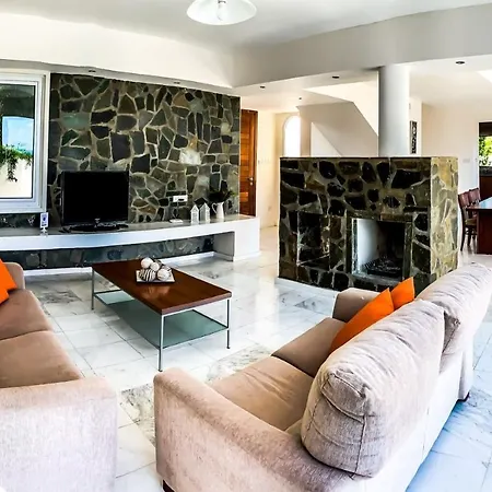Villa 3 Bedroom , With Fantastic Sea View, Landscaped Garden. Free Wi-fi Pissouri