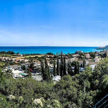 Villa 3 Bedroom , With Fantastic Sea View, Landscaped Garden. Free Wi-fi *