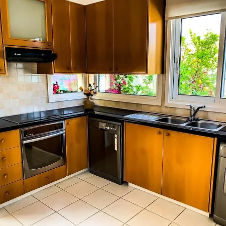 3 Bedroom , With Fantastic Sea View, Landscaped Garden. Free Wi-fi