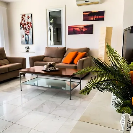 Vila 3 Bedroom , With Fantastic Sea View, Landscaped Garden. Free Wi-fi