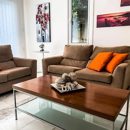 3 Bedroom , With Fantastic Sea View, Landscaped Garden. Free Wi-fi *