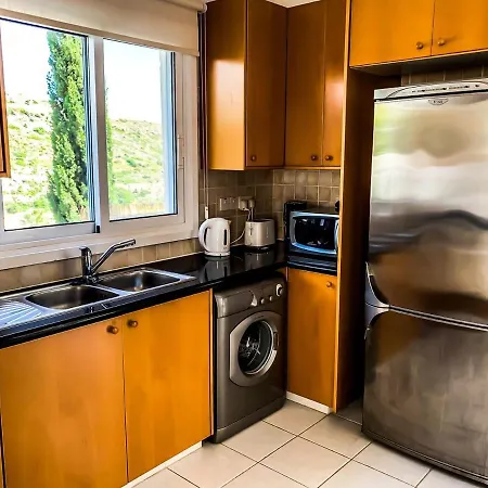3 Bedroom , With Fantastic Sea View, Landscaped Garden. Free Wi-fi *