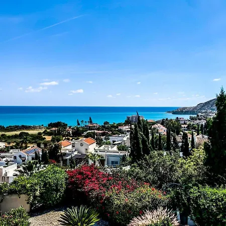 3 Bedroom , With Fantastic Sea View, Landscaped Garden. Free Wi-fi *