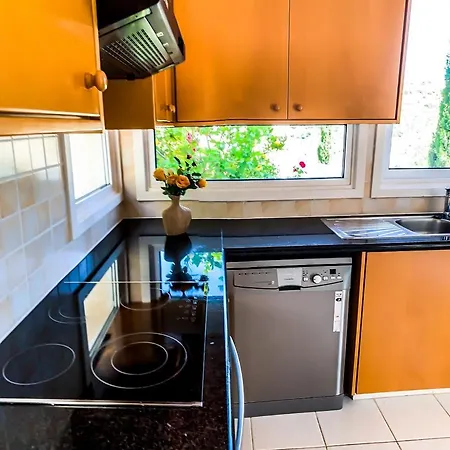 Vila 3 Bedroom , With Fantastic Sea View, Landscaped Garden. Free Wi-fi